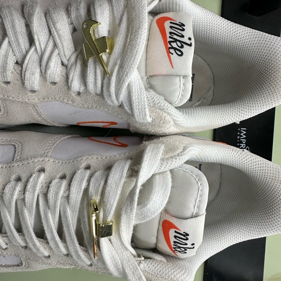 Woman’s Nike Air Force 1 - Picture 3 of 4